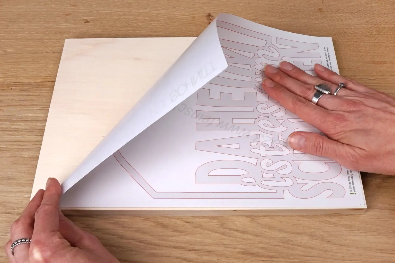 36-02-daheim-ist-es-am-schoensten-schriftzug-deko-laubsaege-dekupiersaege-vorlage-aufkleben