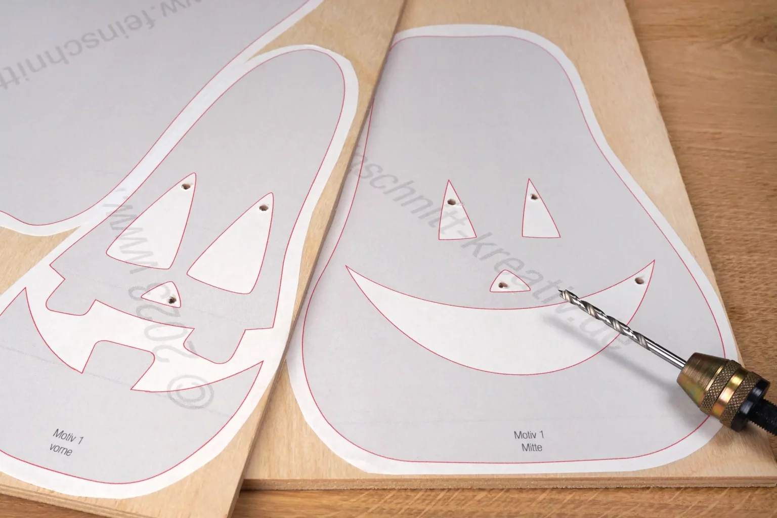 36-02-schelmische-kuerbisse-herbst deko-laubsaege-dekupiersaege-vorlage-saegeblattdurchfuherungen-bohren-motiv