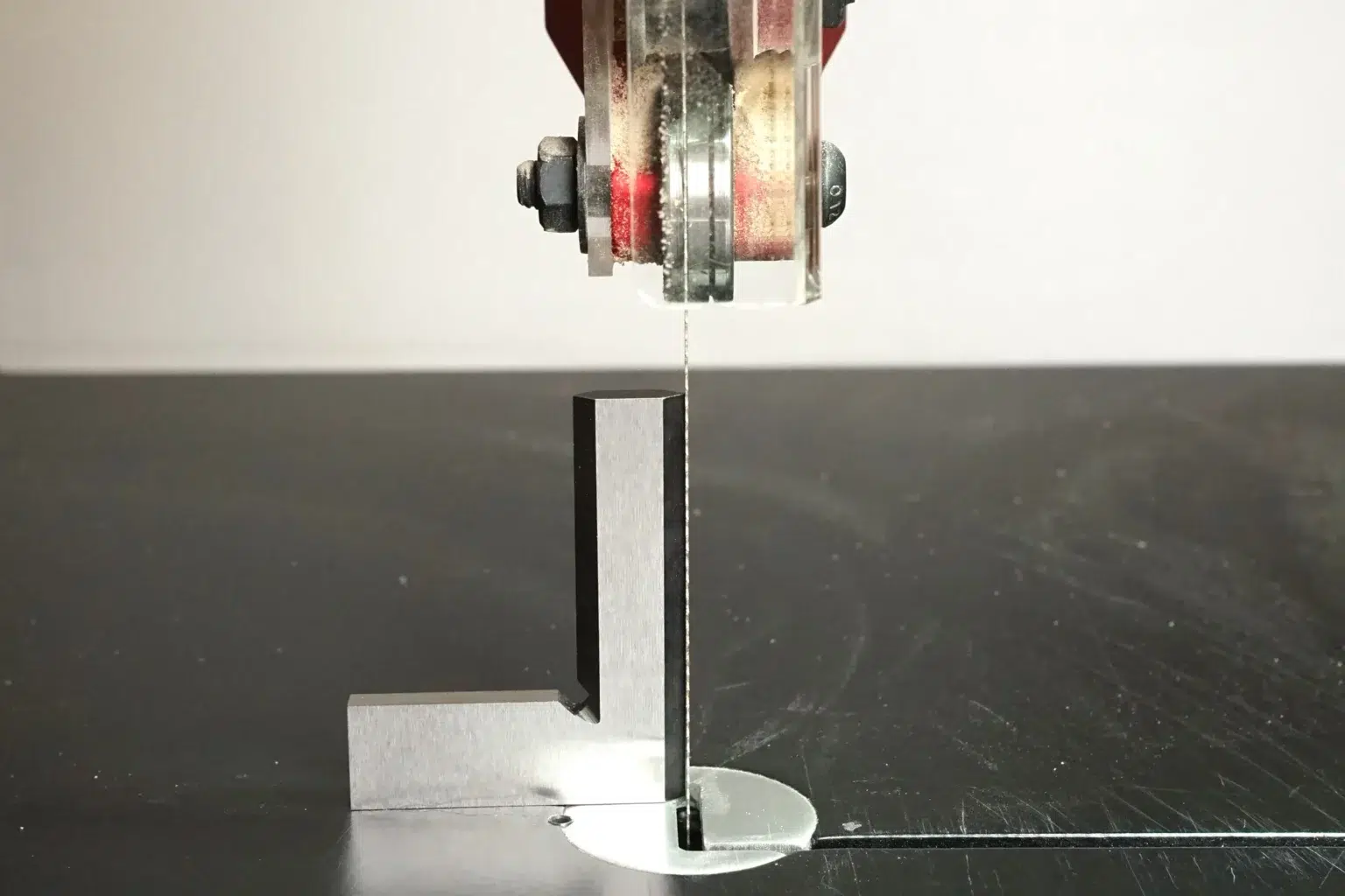 36-02a-holzklammern-laubsaege-dekupiersaege-vorlage-saegeblatt-ausrichten-spannen