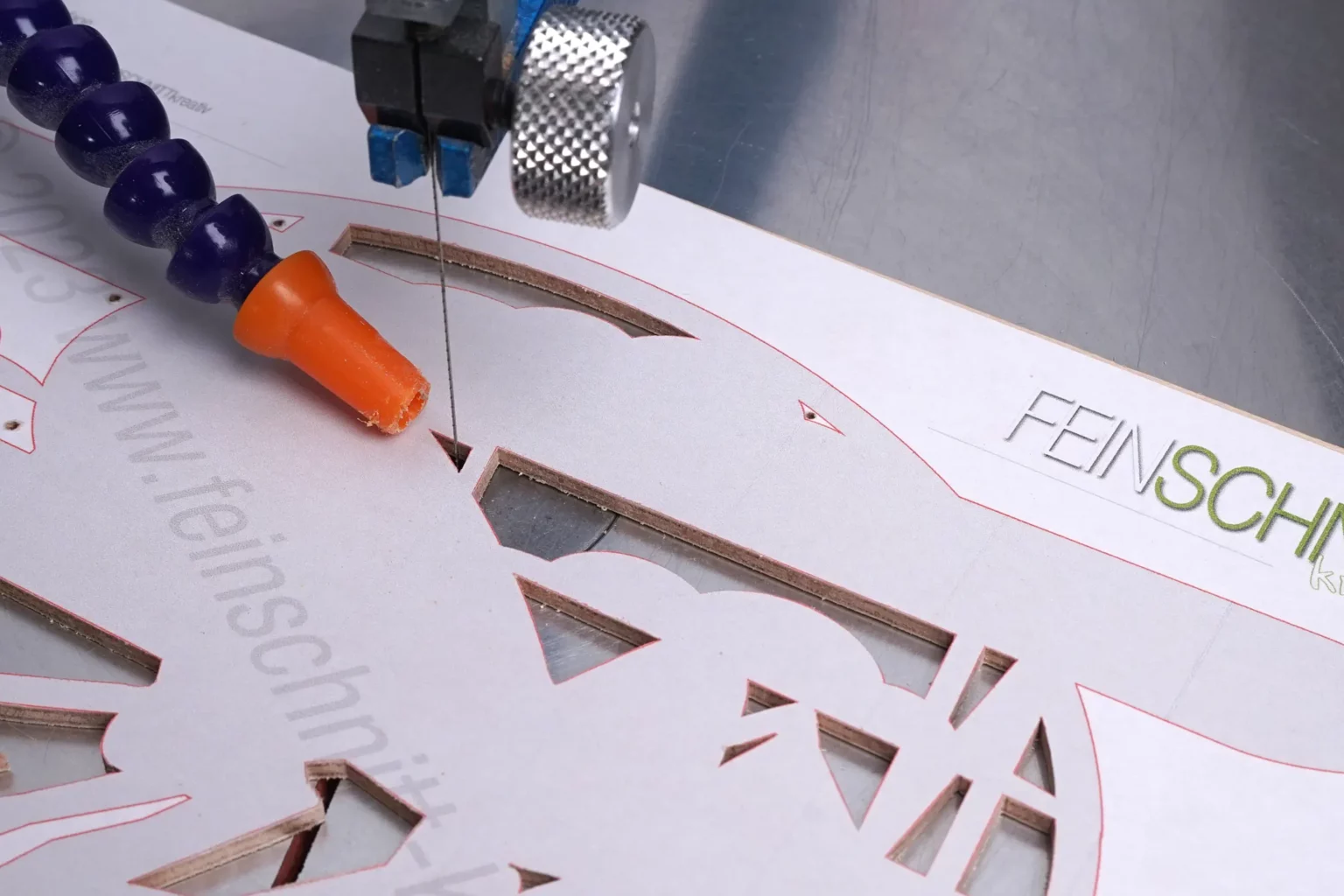 36-05-ueber-den-wolken-wandbild-laubsaege-dekupiersaege-vorlage-innenschnitte-saegen-flugzeug