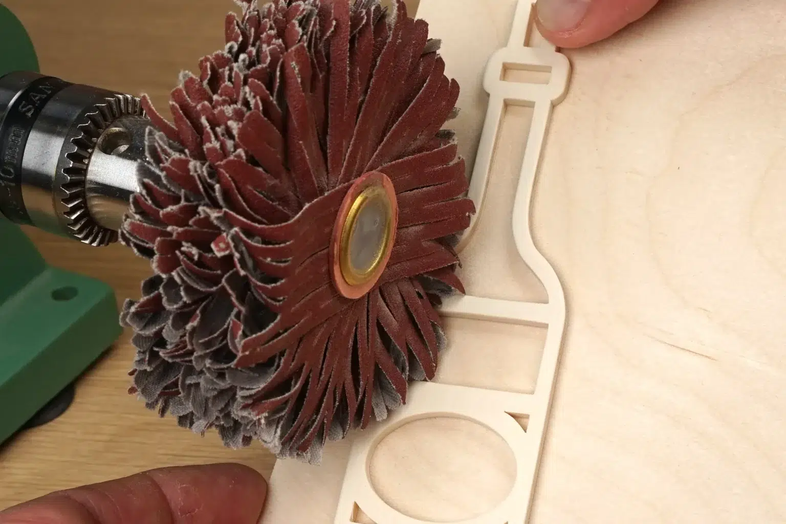 36-06-cocktailstunde-wandbild-laubsaege-dekupiersaege-vorlage-schleifen-verputzen