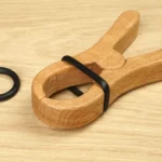 36-11-holzklammern-laubsaege-dekupiersaege-vorlage-o-ring-nut-aufziehen-spannen-zange