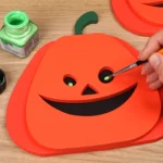 36-13-schelmische-kuerbisse-herbst deko-laubsaege-dekupiersaege-vorlage-bemalen-acryl-hellgruen-augen