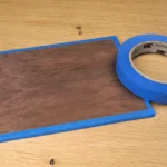 37-02-festliche-weihnachtskarten-laubsaege-dekupiersaege-vorlage-microwood-opferplatte-sperrholz-blue-tape-stapel