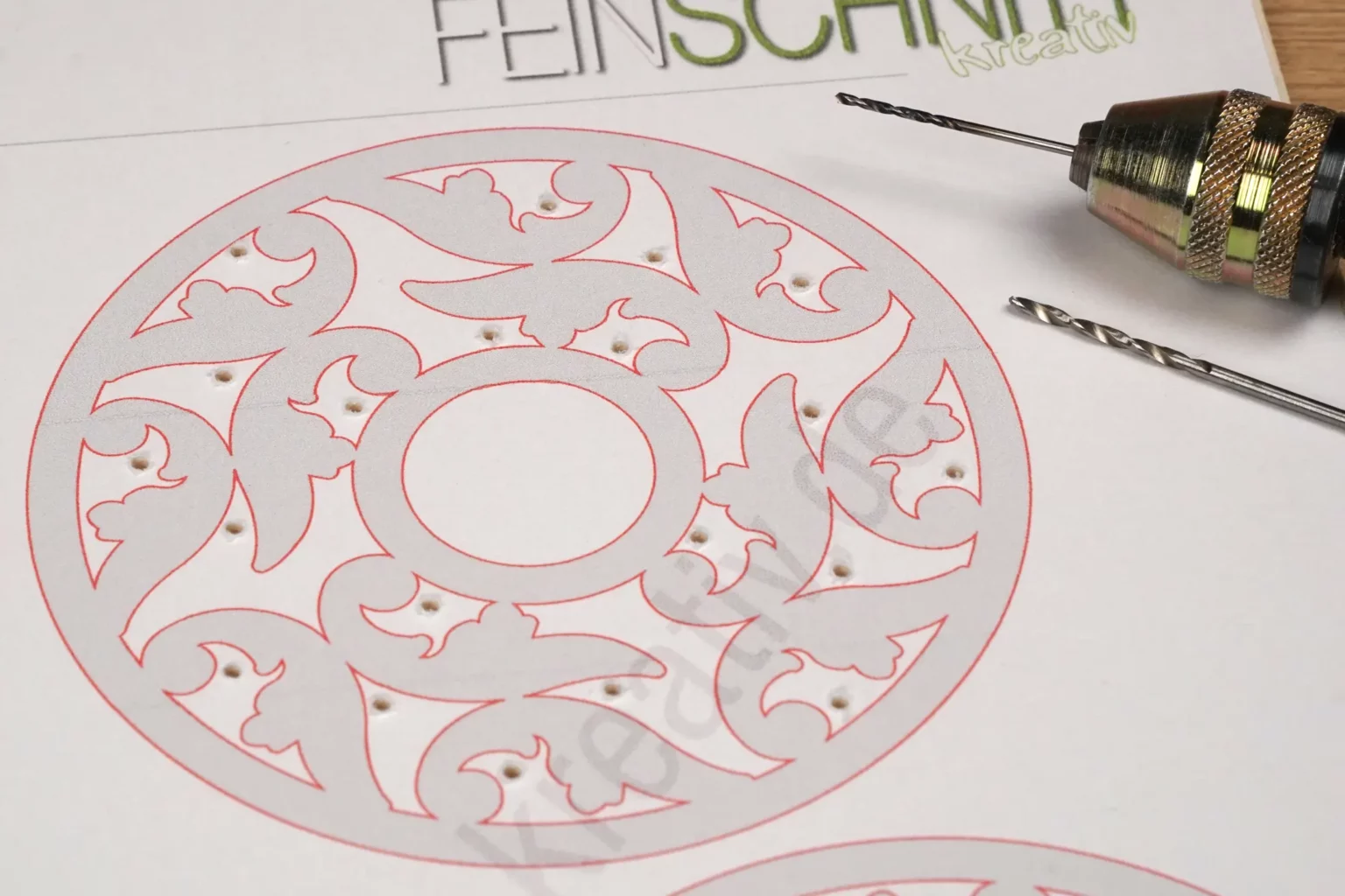 37-04-barocke-weihnachtsanhaenger-deko-laubsaege-dekupiersaege-vorlage-saegeblattdurchfuehrung-bohren-bohrer