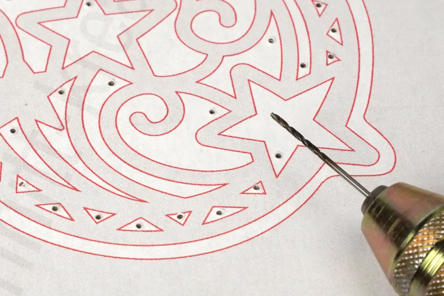 37-04-festliche-weihnachtskarten-laubsaege-dekupiersaege-vorlage-saegeblattdurchfuehrungen-bohren