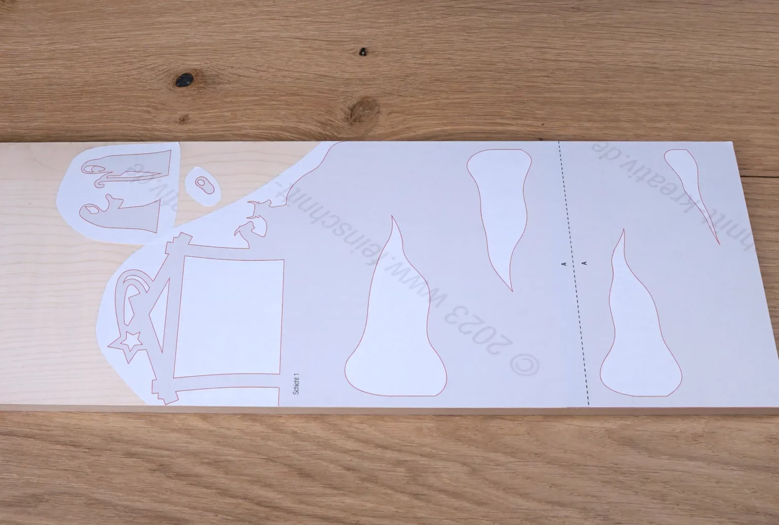 37-04b-adventstreppe-deko-laubsaege-dekupiersaege-vorlage-vorlagenpapier-josef-maria-figuren-aufkleben-ahorn