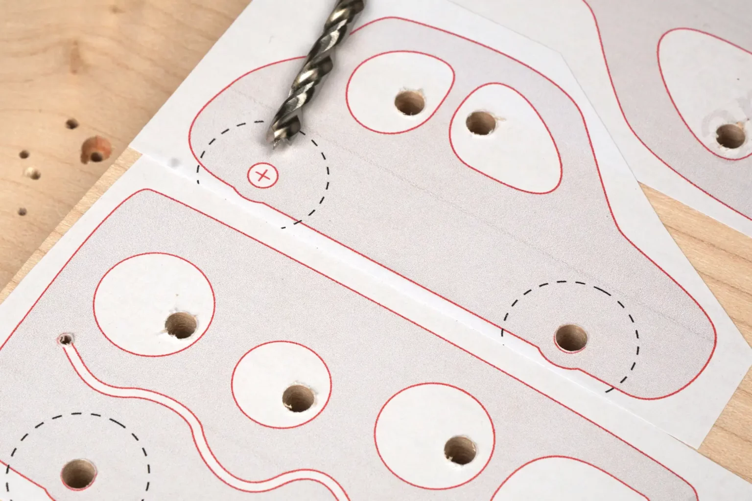 37-06-spielzeugautos-kinder-laubsaege-dekupiersaege-vorlage-radaufhaengung-saegeblattdurchfuehrungen-bohren