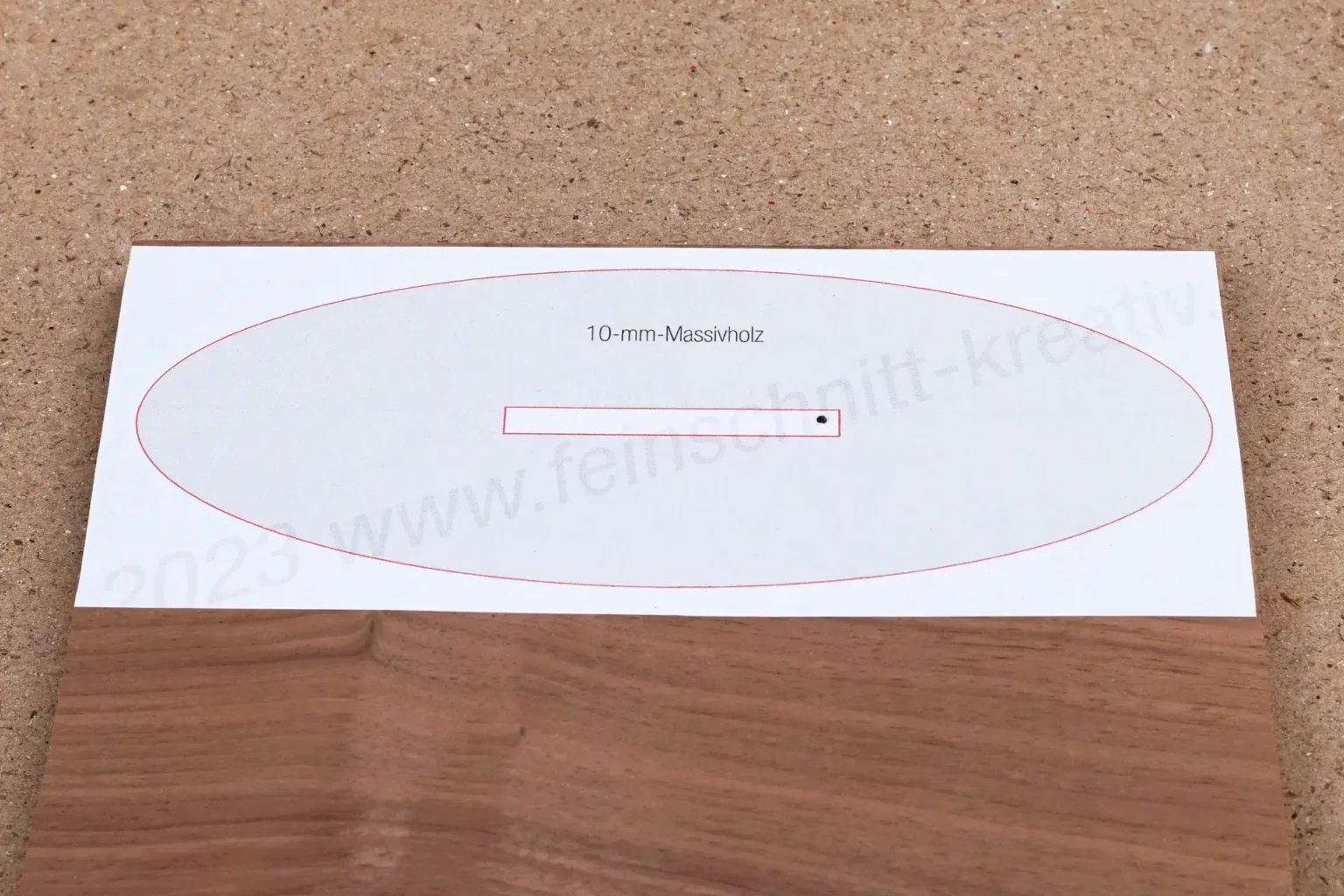 34-03-pflanzen-terrarium-deko-laubsaege-dekupiersaege-vorlage-saegeblattdurchfuehrung-bohren-sockel-massivholz