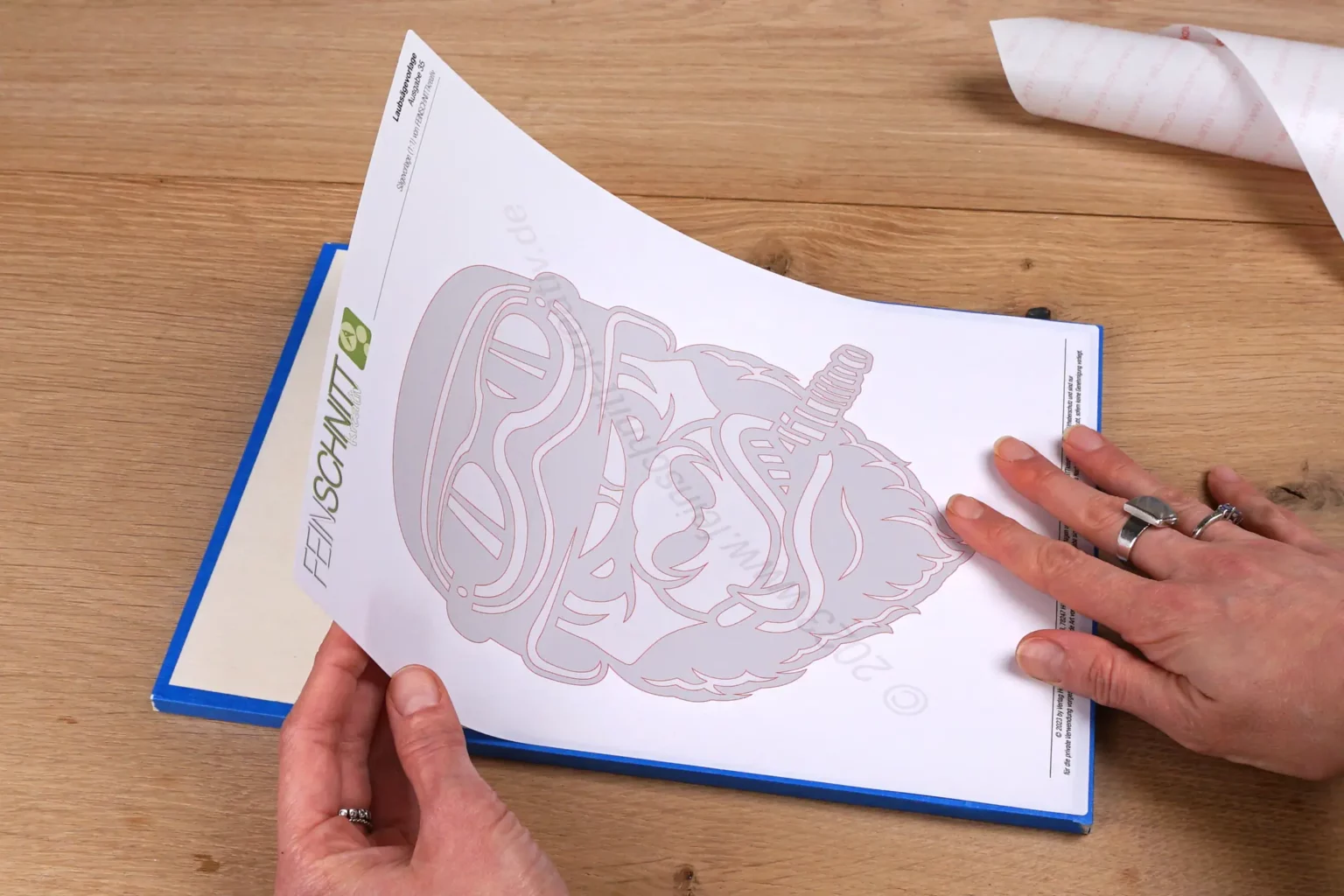 35-03b-gorilla-biker-wandbild-laubsaege-dekupiersaege-vorlage-stapel-vorlagenpapier-aufkleben