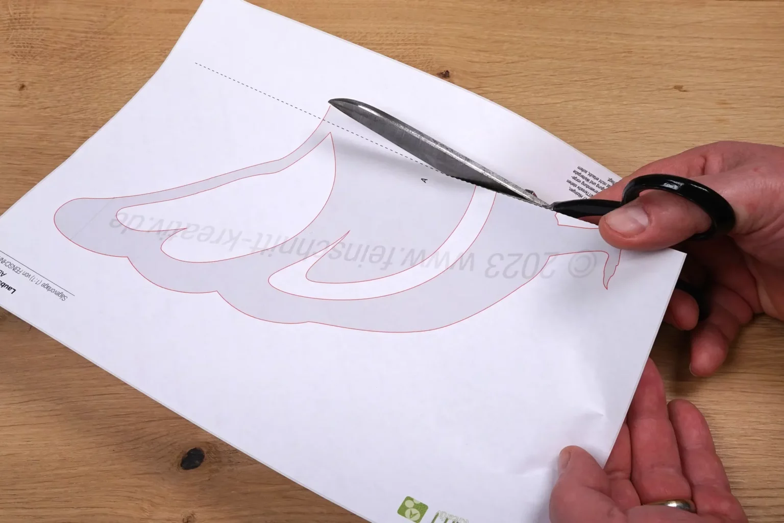 35-03b-huehnerfamilie-gardendeko-laubsaege-dekupiersaege-vorlage-vorlagenpapier-zuschneiden-gestrichelte-linie