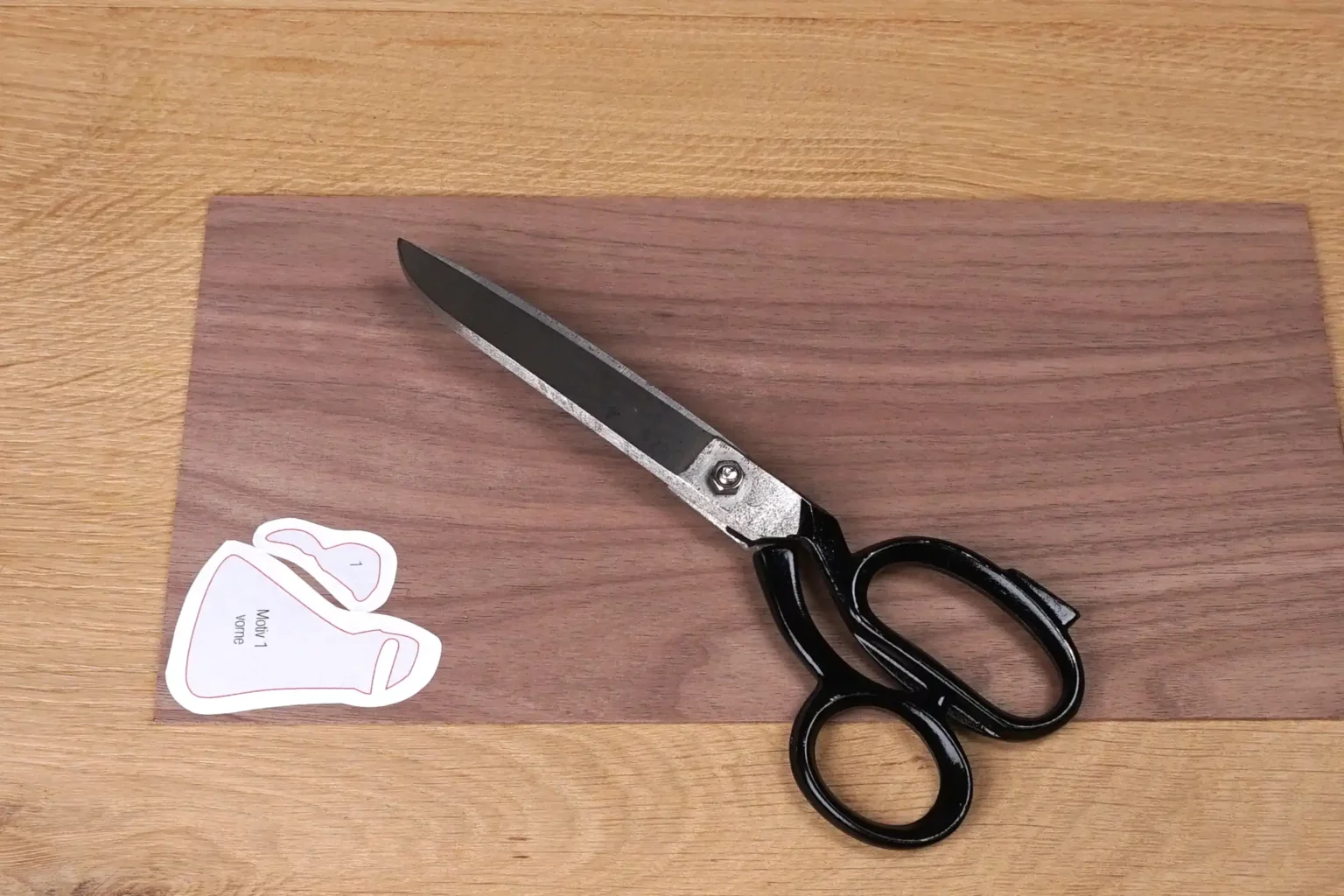 35-04-blumenmaedchen-deko-laubsaege-dekupiersaege-vorlage-vorlagenpapier-zuschneiden-aufkleben-starkfurnier