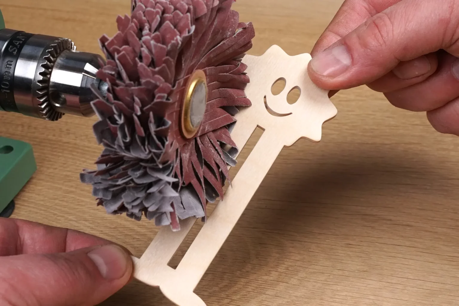 35-06-tubfix-kuechenhelfer--laubsaege-dekupiersaege-vorlage-verschleifen-verputzen-schleifstern