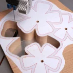 35-12-blumenmaedchen-deko-laubsaege-dekupiersaege-vorlage-innenschnitt-saegen-grosses-blumenmotiv-massivholz