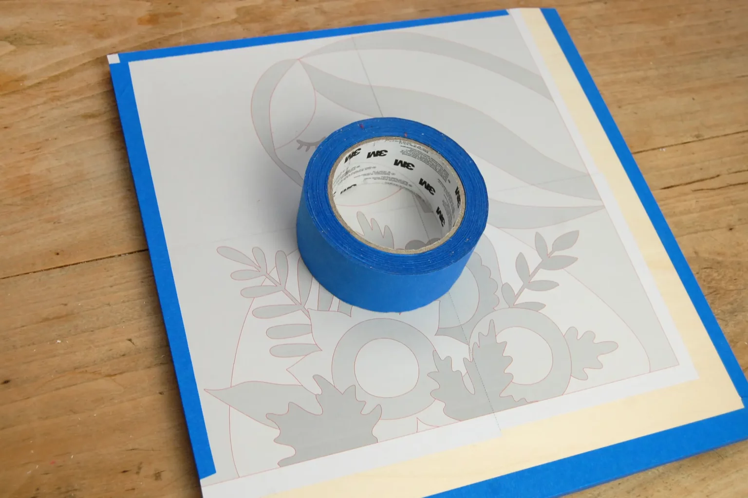 24-05-indian-summer-wandbild-deko-laubsaege-dekupiersaege-vorlage-blue-tape-oben-links-stapel-kleben