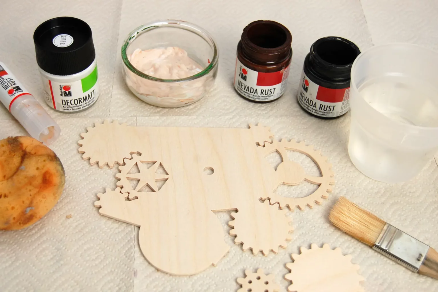 24-05-steampunk-uhr-deko-laubsaege-dekupiersaege-vorlage-zahnraeder-oberflaechenbehandlung-rostoptik