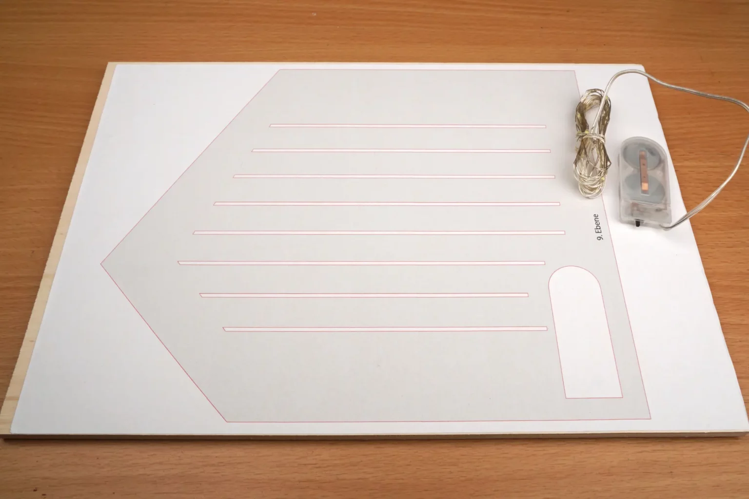 25-01-stall-von-bethlehem-krippe-laubsaege-dekupiersaege-vorlage-schicht-9-batteriefach-6-mm-sperrholz