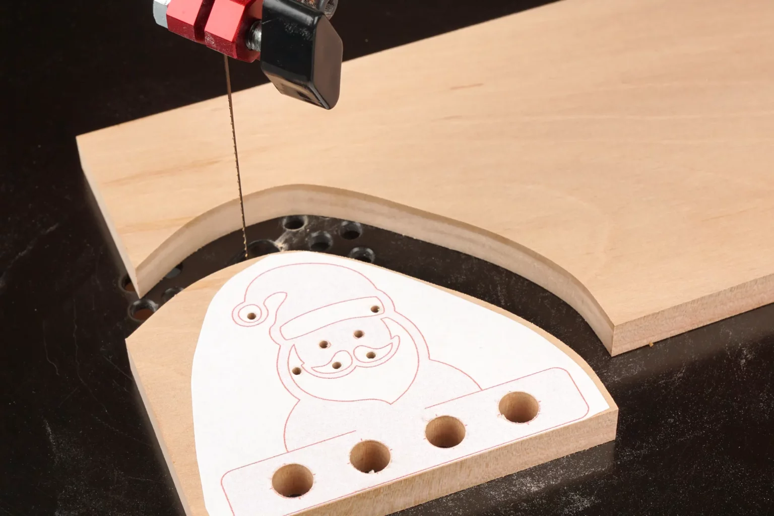 25-03-weihnachtsgeld-geschenk-laubsaege-dekupiersaege-vorlage-platte-zusaegen