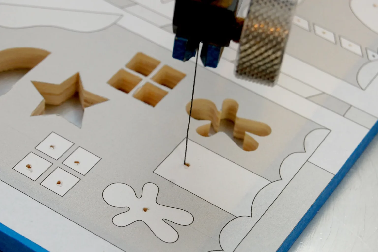 25-04-lebkuchen-und-zuckerguss-deko-laubsaege-dekupiersaege-vorlage-innenschnitte-saegen