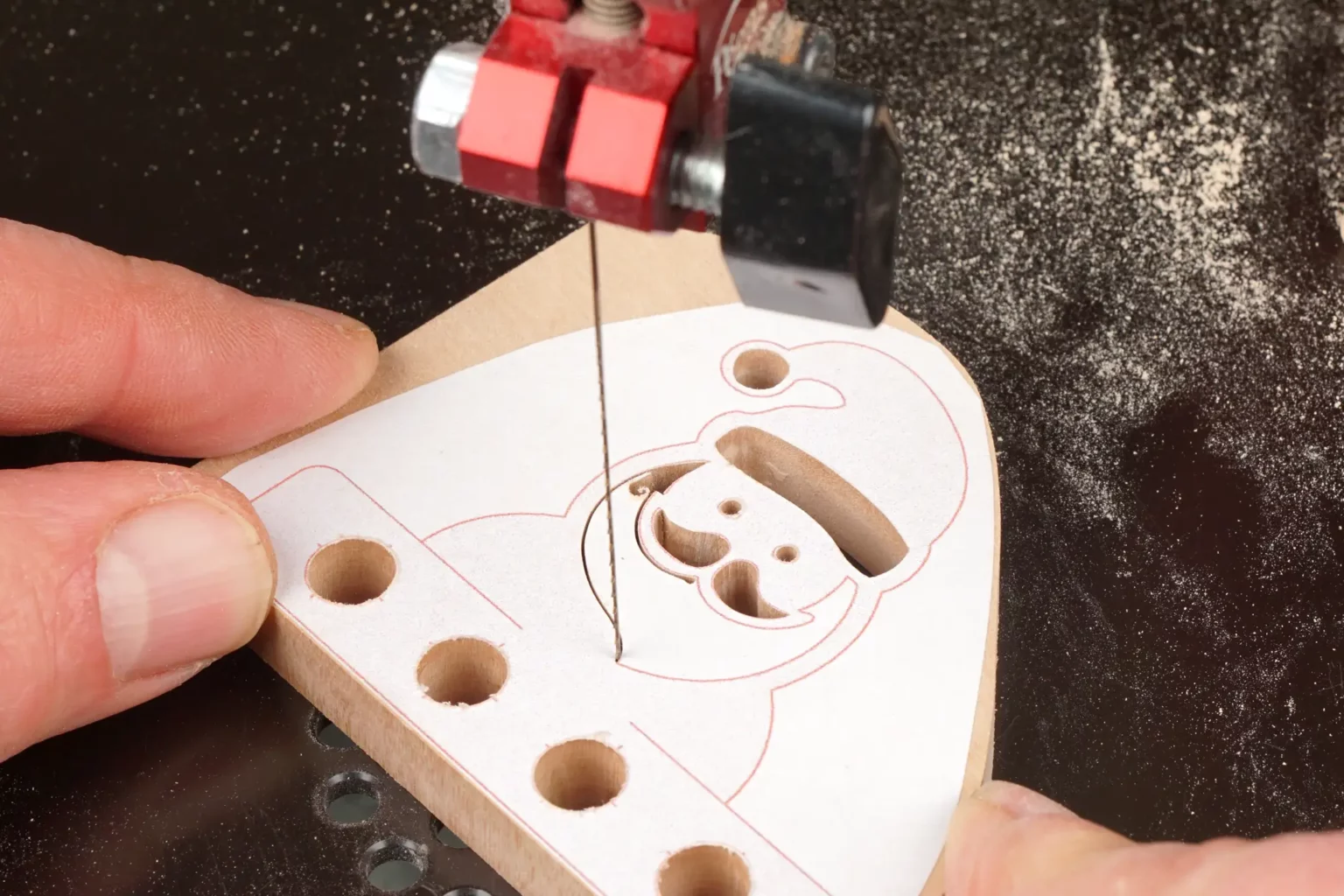 25-04-weihnachtsgeld-geschenk-laubsaege-dekupiersaege-vorlage-innenschnitte-saegen