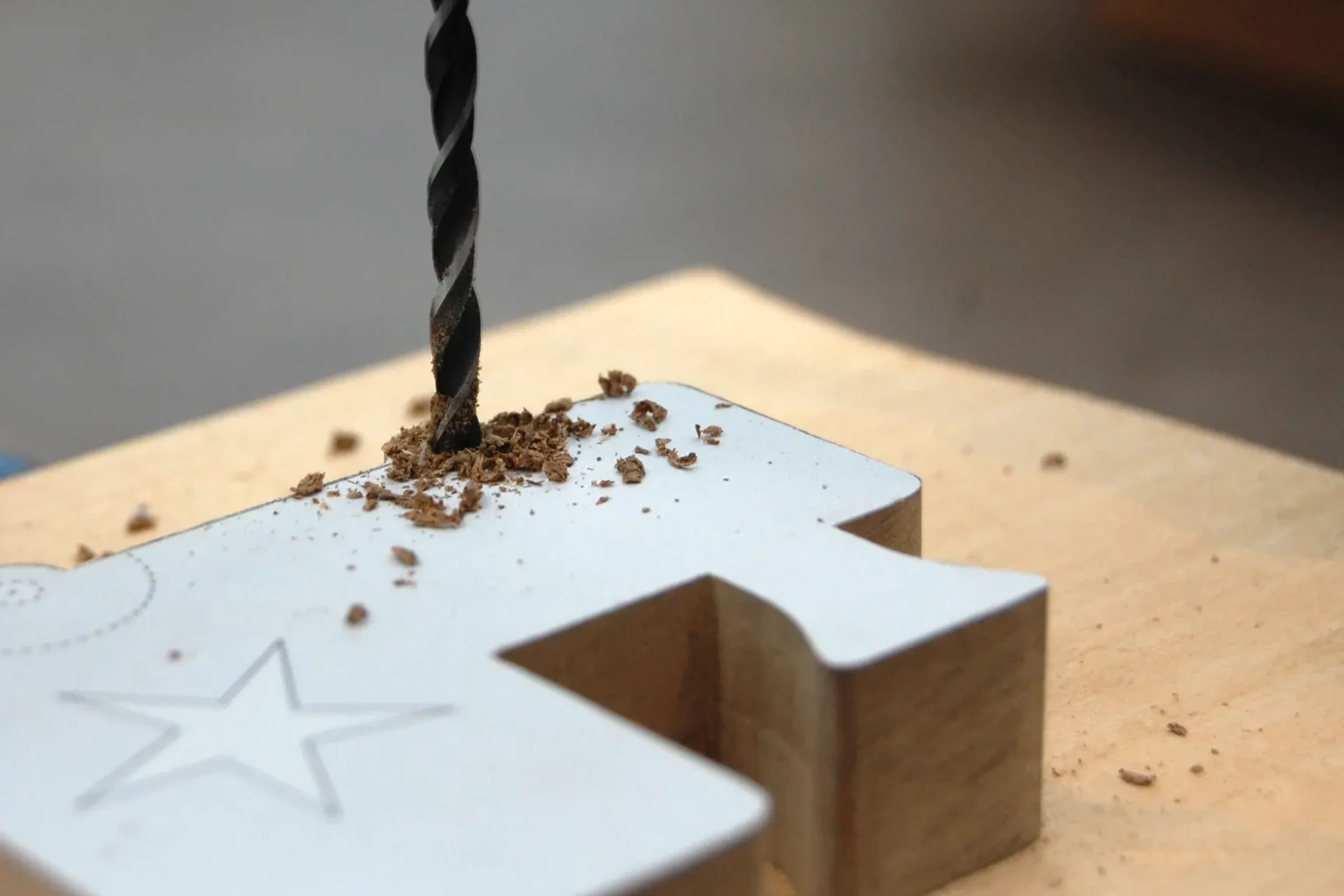 25-04a-der-weihnachtsexpress-deko-laubsaege-dekupiersaege-vorlage-loch-achse-bohren