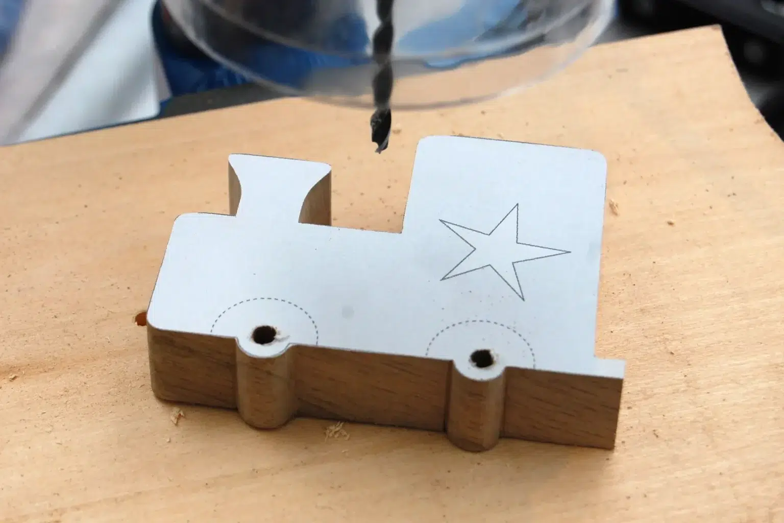 25-04b-der-weihnachtsexpress-deko-laubsaege-dekupiersaege-vorlage-loch-achse-bohren