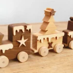 25-13b-der-weihnachtsexpress-deko-laubsaege-dekupiersaege-vorlage-raeder-achsen-durchstecken-verleimen