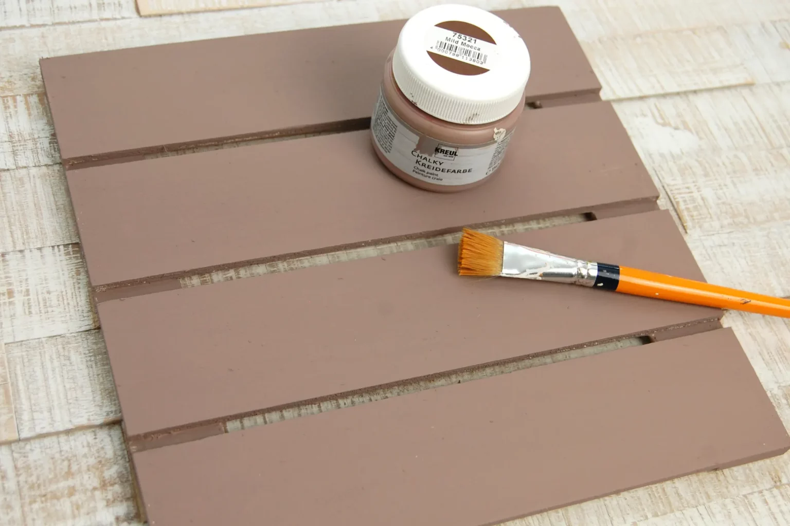 26-03-schriftzuege-in-szene-setzenl-deko-laubsaege-dekupiersaege-vorlage-bemalen-kreidefarbe-chalky-pinsel-weitere-farbe