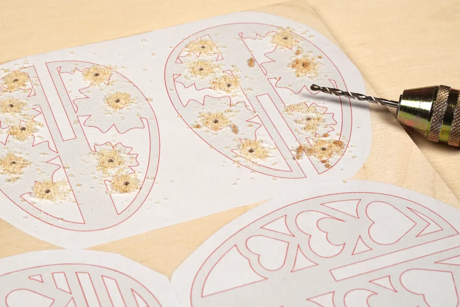 26-03-steck-ostereier-deko-laubsaege-dekupiersaege-vorlage-saegeblattdurchfuehrungen-bohren