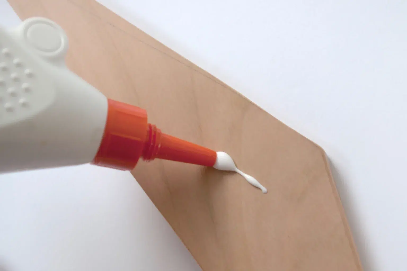 26-05-blumenvasen-skulptur-deko-laubsaege-dekupiersaege-vorlage-leim-auftragen