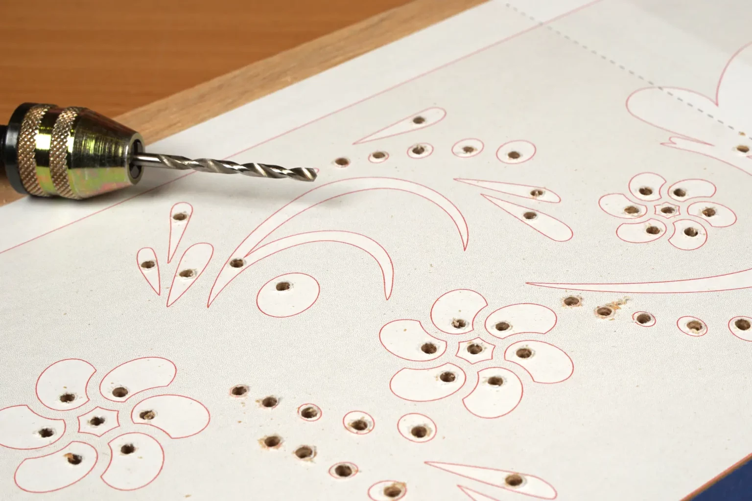 26-05-schmetterlingstele-garten-deko-laubsaege-dekupiersaege-vorlage-saegeblattdurchfuehrungen-bohren-stapel