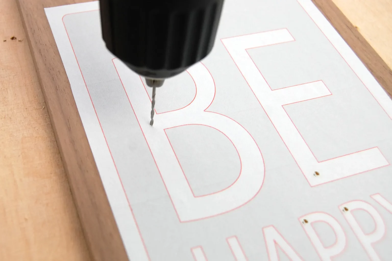 27-01-little-reminders-deko-laubsaege-dekupiersaege-vorlage-vorlagenpapier-aufkleben-saegeblattdurchfuehrungen-bohren-massivholz