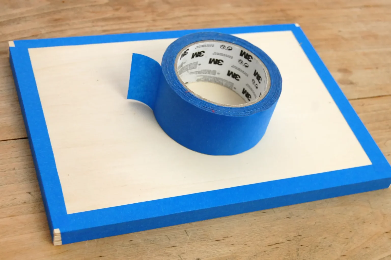 27-02-hawaii-schildkroeten-sommer-deko-laubsaege-dekupiersaege-vorlage-sperrholz-blue-tape-fixieren-materialkanten-stapel