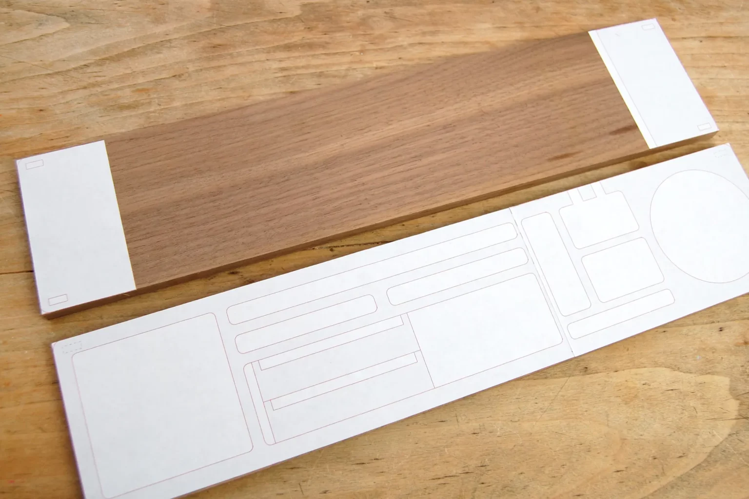 27-02-schreibtisch-organizer-homeoffice-laubsaege-dekupiersaege-vorlage-vorlagenpapier-aufkleben-10-mm-massivholz-nussbaum