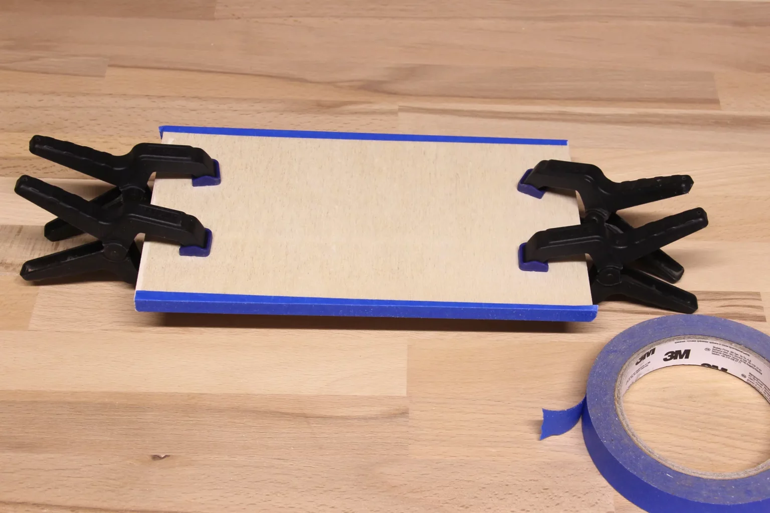 27-02a-mandala-elefanten-deko-laubsaege-dekupiersaege-vorlage-kleine-3-mm-sperrholzplatten-blue-tape-stapel-fixieren