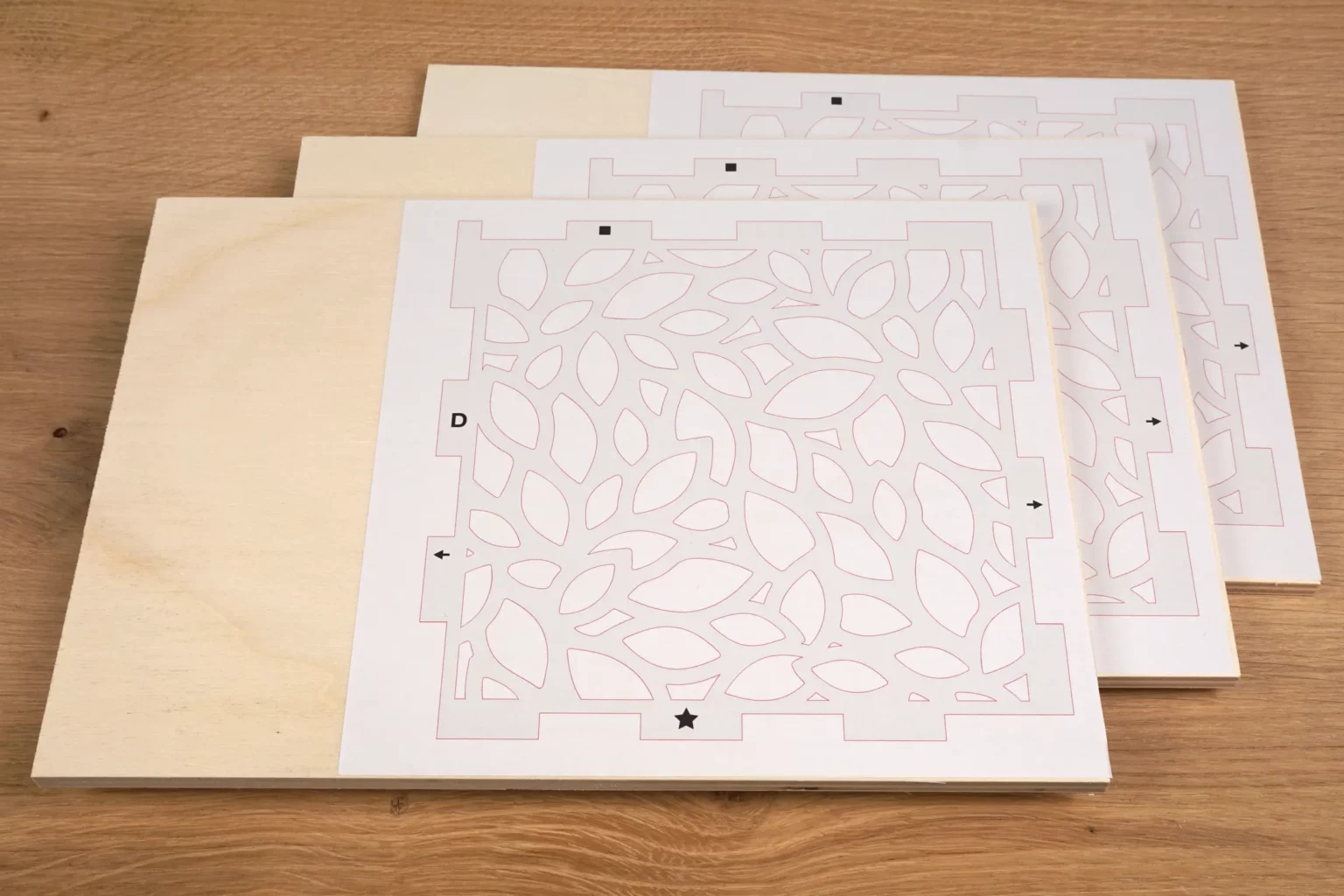 27-02b-wuerfellampe-deko-laubsaege-dekupiersaege-vorlage-kopieren-ausdrucken-vorlagenpapier-selbstklebend-aufkleben-sperrholz-d