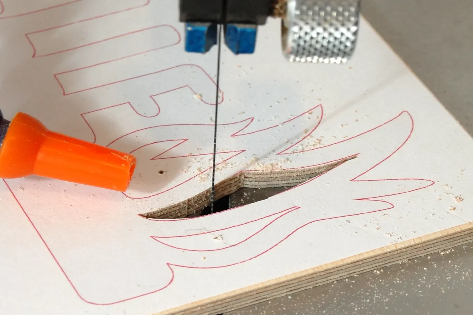 27-03-outdoor-wegweiser-garten-laubsaege-dekupiersaege-vorlage-innenschnitte-aussenkontur-saegen