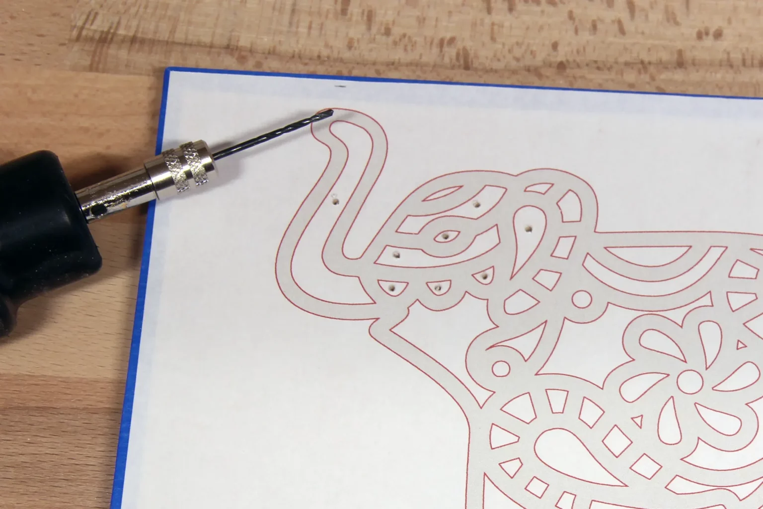 27-04-mandala-elefanten-deko-laubsaege-dekupiersaege-vorlage-saegeblattdurchfuehrungen-bohren-stapel