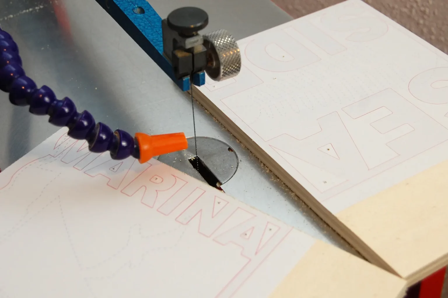 27-05-hafengefuehl-deko-laubsaege-dekupiersaege-vorlage-sperrholzplatte-teilen-zusaegen