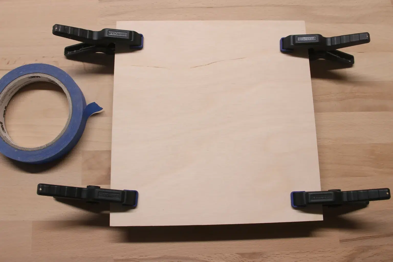 28-01-drachenkunst-deko-laubsaege-dekupiersaege-vorlage-sperrholz-zusaegen-210x210-stapel-fixieren