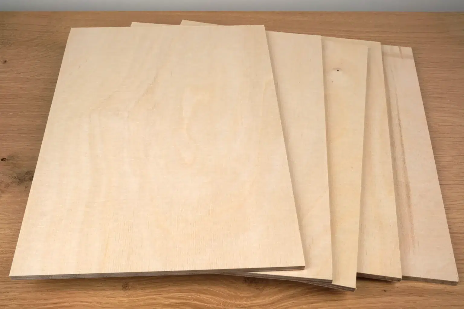 28-01-vogelfutterhaus-garten-laubsaege-dekupiersaege-vorlage-5-multiplex-platten-bereitlegen