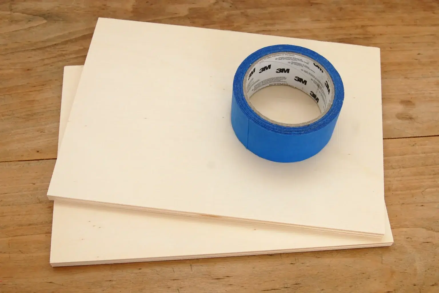 28-01a-schwungvoll-kerzenstaendert-deko-laubsaege-dekupiersaege-vorlage-10-mm-sperrholz-blue-tape