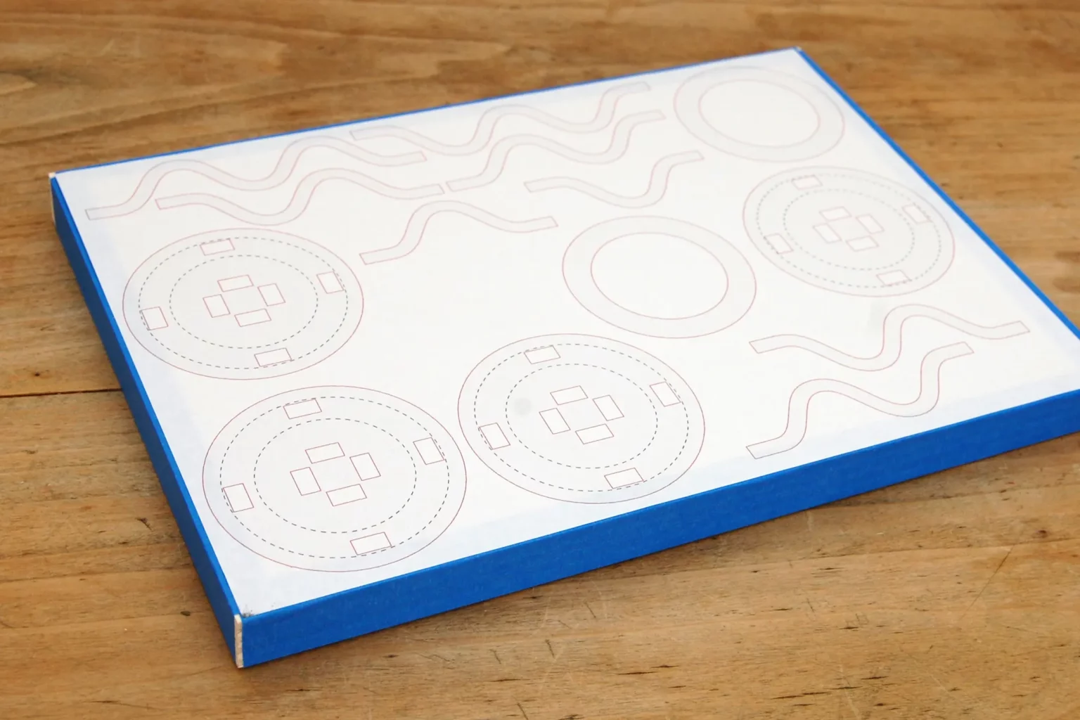 28-02-schwungvoll-kerzenstaendert-deko-laubsaege-dekupiersaege-vorlage-kopieren-ausdrucken-volragenpapier-selbstklebend-aufkleben-stape