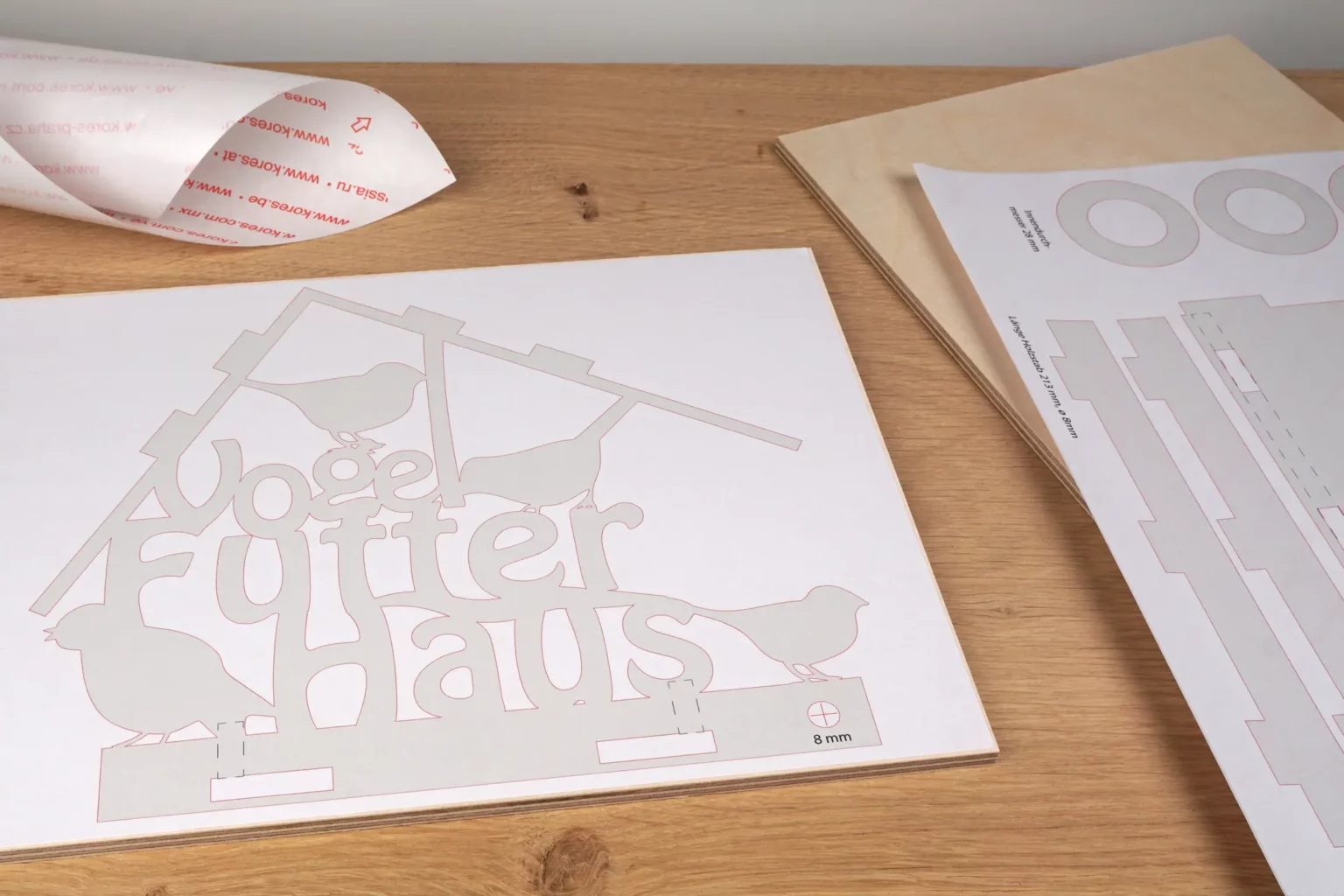 28-02-vogelfutterhaus-garten-laubsaege-dekupiersaege-vorlage-kopieren-ausdrucken-vorlagenpapier-selbstklebend-aufkleben