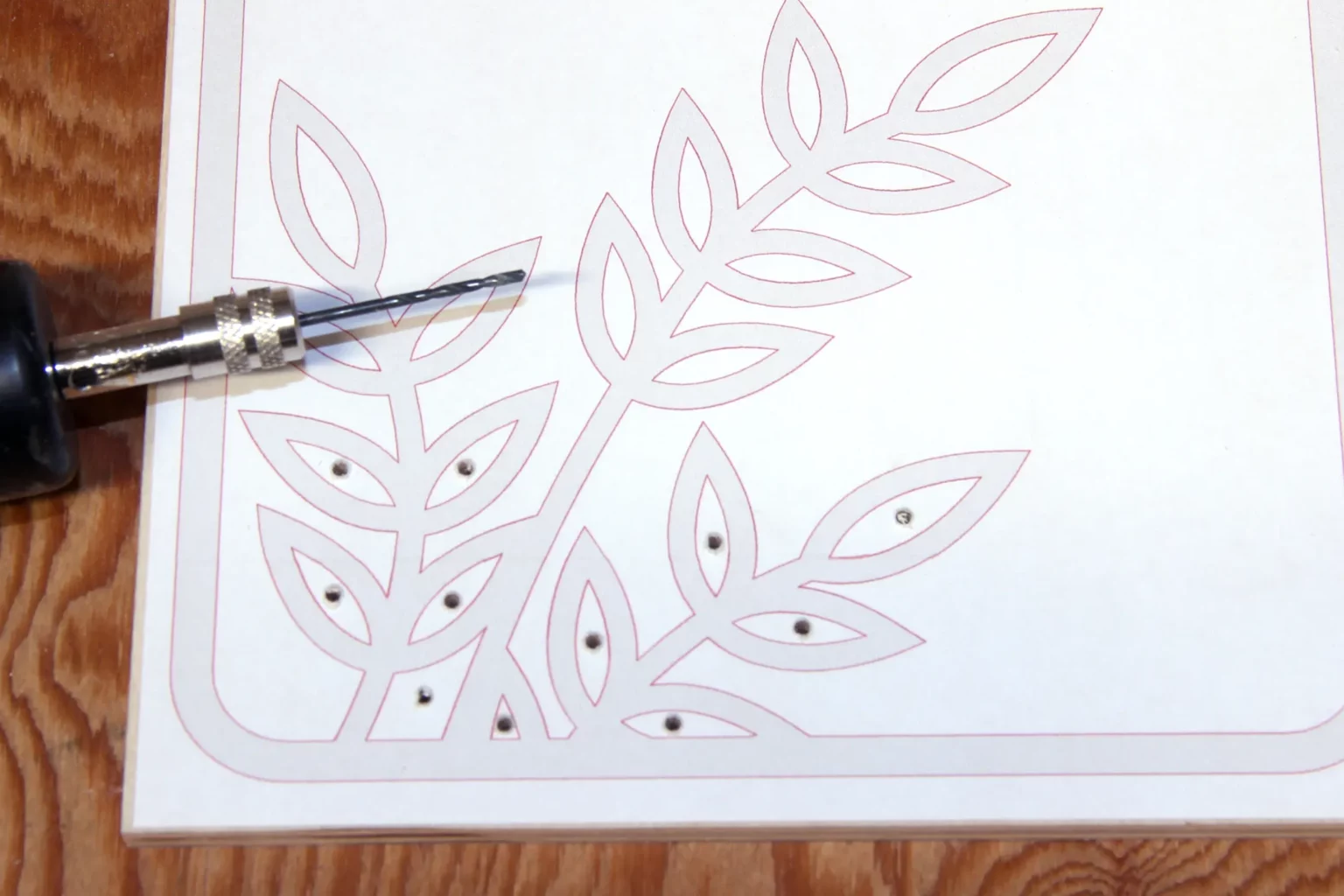 28-03-herbstliche-dekotafeln-laubsaege-dekupiersaege-vorlage-saegeblattdurchfuehrungen-bohren