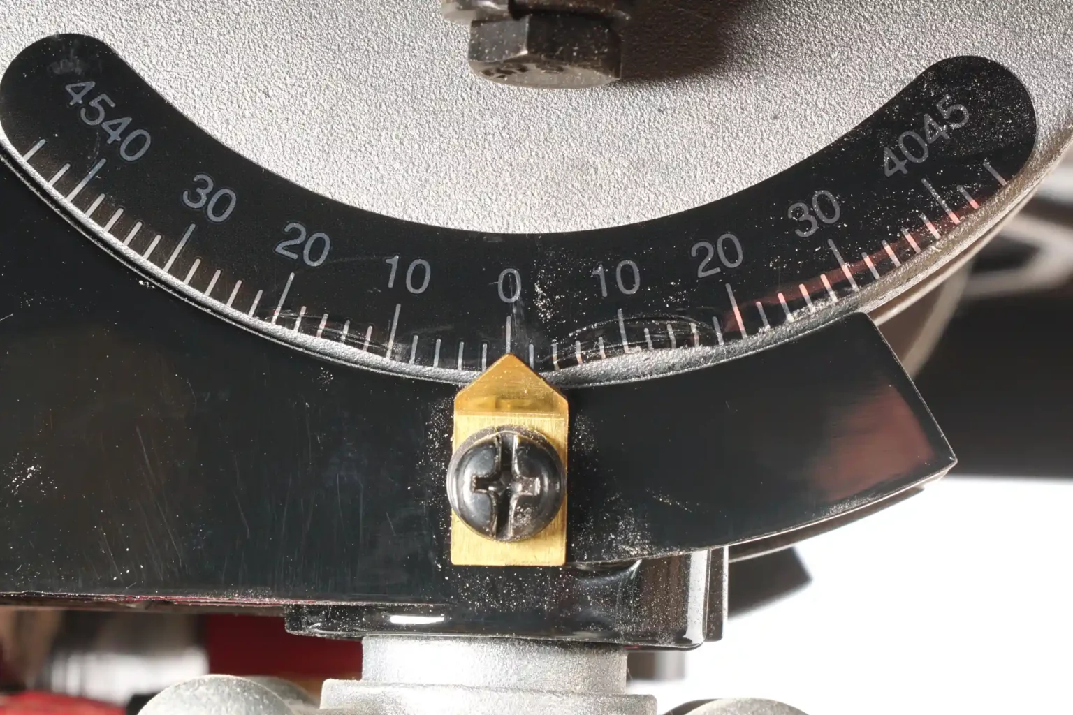 28-03-luftschloesser-aus-holz-deko-laubsaege-bandsaege-vorlage-saegetisch-rechter-winkel-einstellen