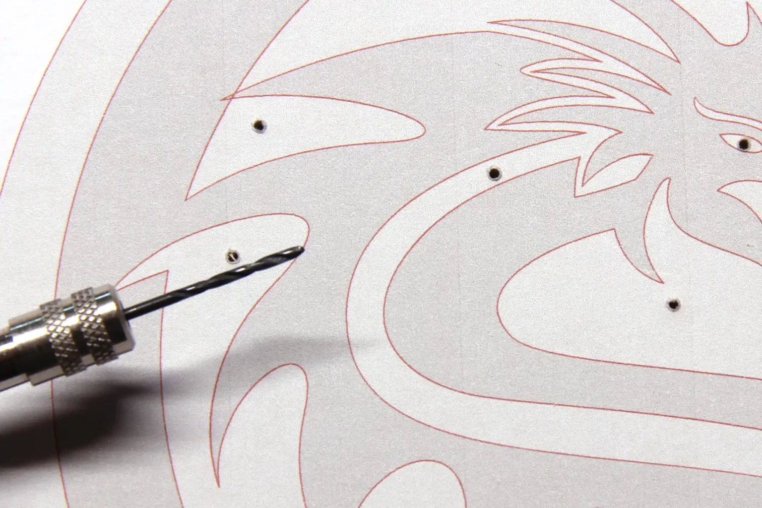 28-04-drachenkunst-deko-laubsaege-dekupiersaege-vorlage-saegblattdurchfuehrungen-bohren