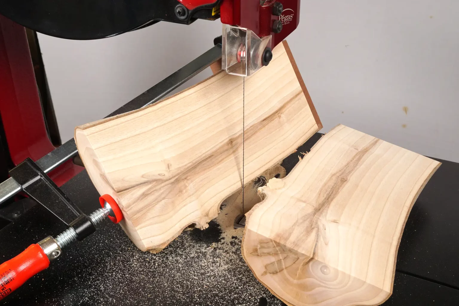 28-04b-luftschloesser-aus-holz-deko-laubsaege-bandsaege-vorlage-holzscheit-halbiert