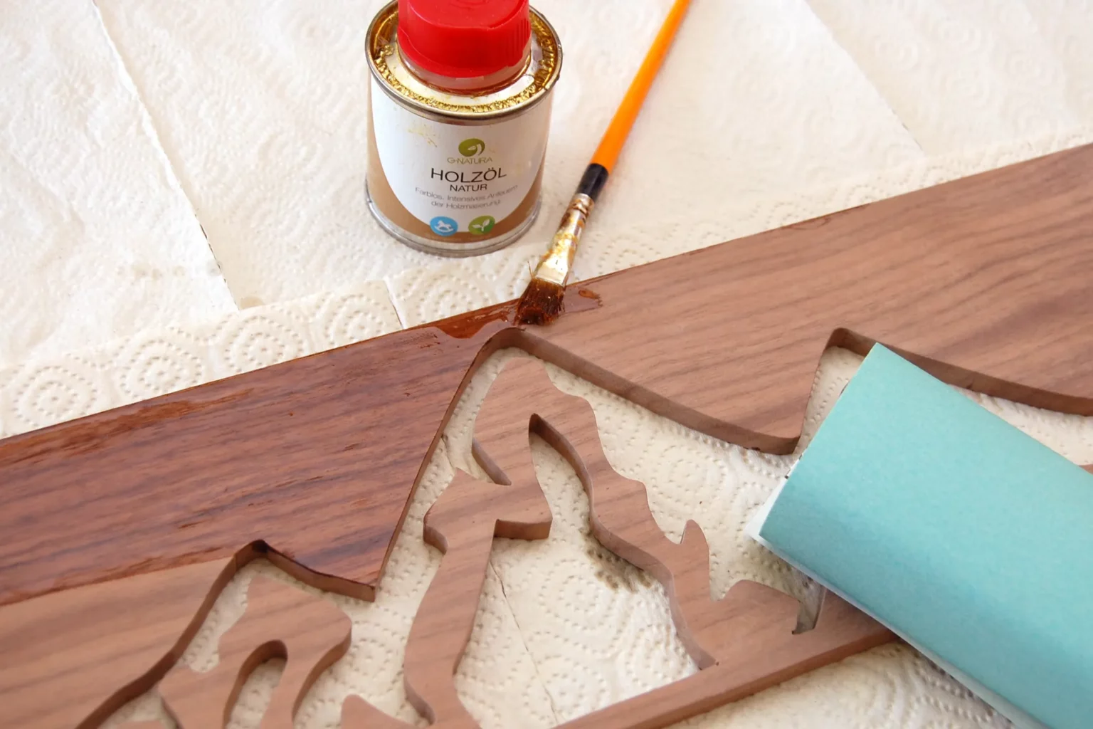 28-06-alpengluehen-deko-laubsaege-dekupiersaege-vorlage-schleifen-verputen-oberflachenbehandlung-holzoel-natur-auftragen