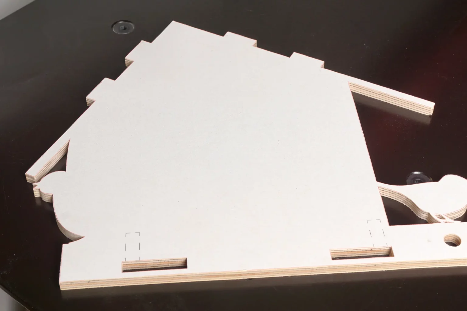 28-06-vogelfutterhaus-garten-laubsaege-dekupiersaege-vorlage-rueckseite-innenschnitte-aussenkontur-saegen